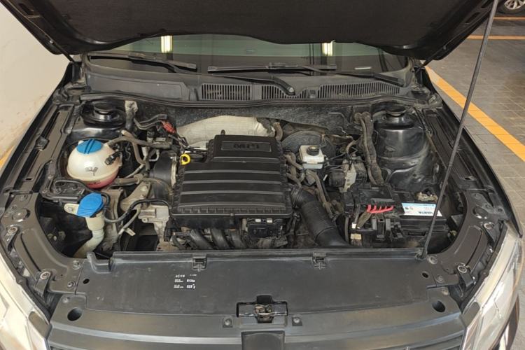 Used Volkswagen Gran Lavida 2013 1.6L Automatic Luxury Model Engine Bay