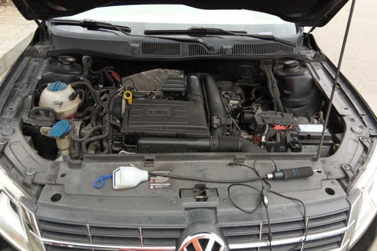 Used Volkswagen Gran Lavida 2013 1.4 TSI Automatic Comfort Model Engine Bay