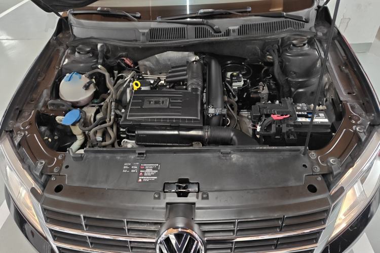 Used Volkswagen Gran Lavida 2013 1.4 TSI Automatic Comfort Model Engine Bay