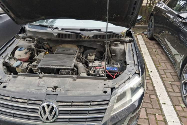 Used Volkswagen Gran Lavida 2013 1.6L Automatic Fashion Model Engine Bay Left
