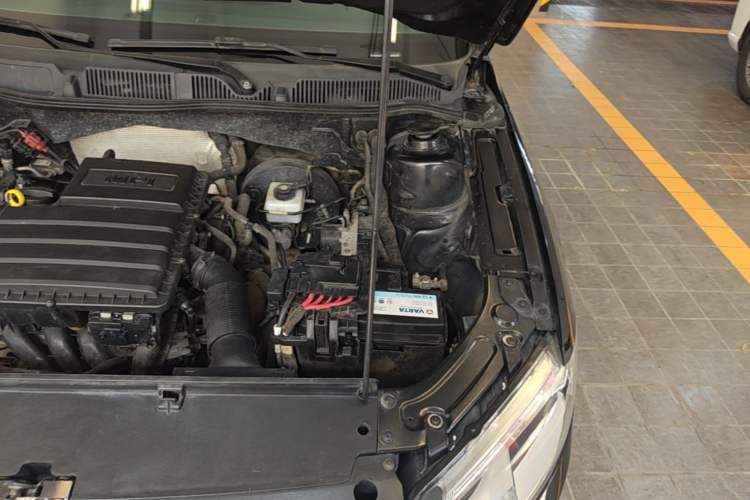 Used Volkswagen Gran Lavida 2013 1.6L Automatic Luxury Model Engine Bay Left