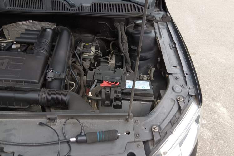 Used Volkswagen Gran Lavida 2013 1.4 TSI Automatic Comfort Model Engine Bay Left