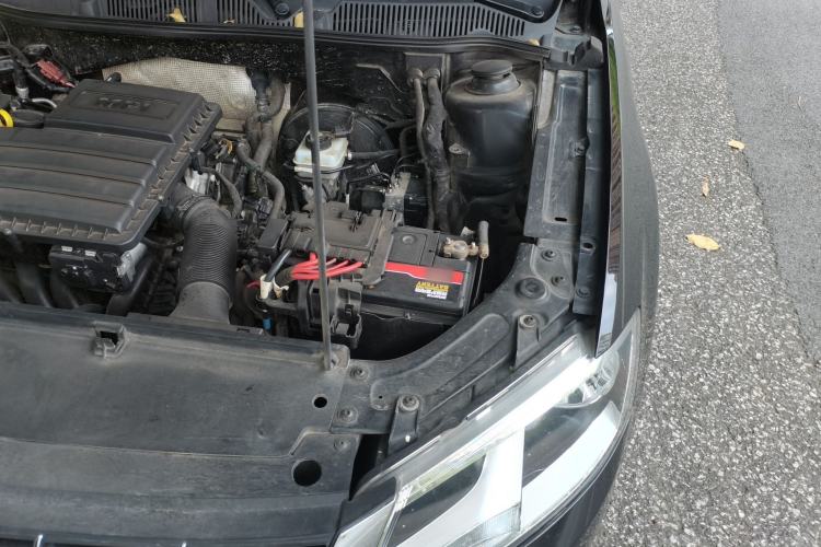 Used Volkswagen Gran Lavida 2013 1.6L Manual Comfort Model Engine Bay Left