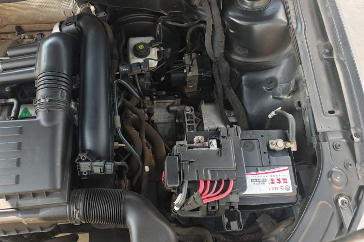 Used Volkswagen Gran Lavida 2013 1.4 TSI Automatic Comfort Model Engine Bay Left