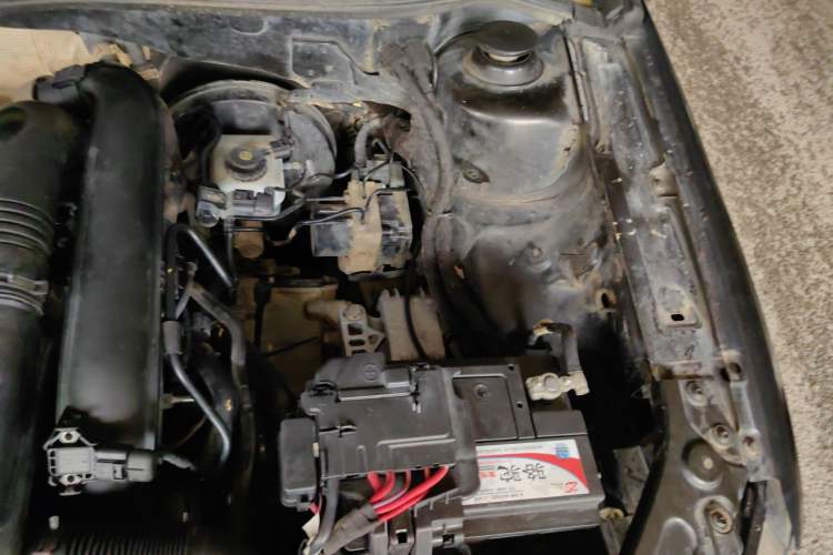Used Volkswagen Gran Lavida 2013 1.4 TSI Automatic Comfort Model Engine Bay Left