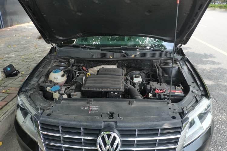 Used Volkswagen Gran Lavida 2013 1.6L Manual Comfort Model Engine Bay
