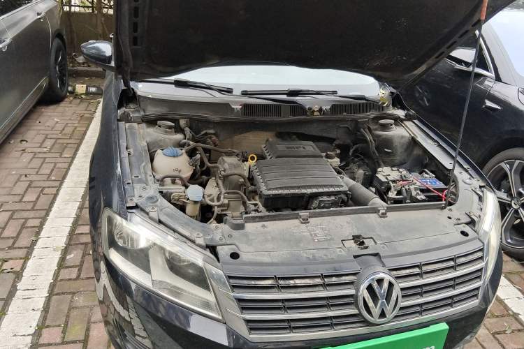 Used Volkswagen Gran Lavida 2013 1.6L Automatic Fashion Model Engine Bay Right