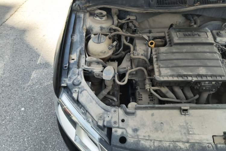 Used Volkswagen Gran Lavida 2013 1.6L Manual Comfort Model Engine Bay Right