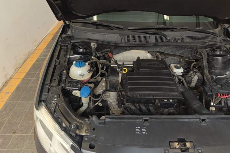 Used Volkswagen Gran Lavida 2013 1.6L Automatic Luxury Model Engine Bay Right
