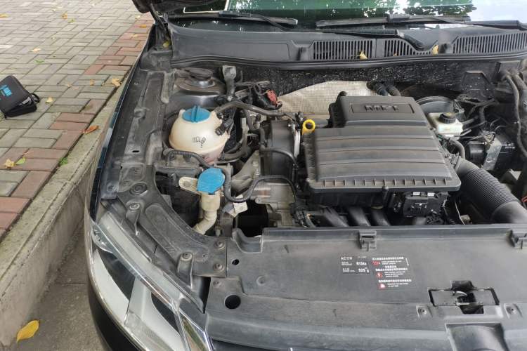 Used Volkswagen Gran Lavida 2013 1.6L Manual Comfort Model Engine Bay Right