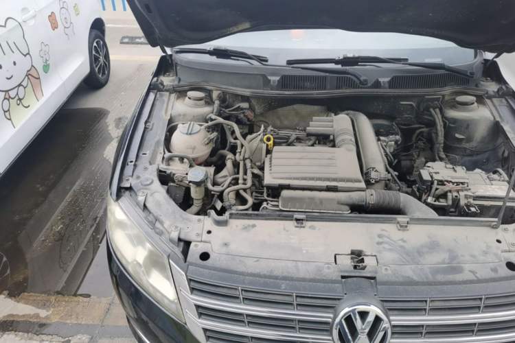Used Volkswagen Gran Lavida 2013 1.4 TSI Automatic Luxury Model Engine Bay Right