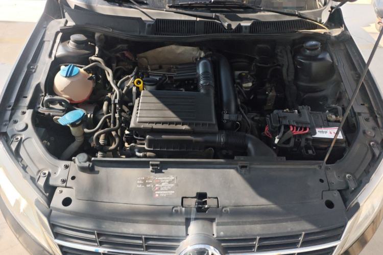 Used Volkswagen Gran Lavida 2013 1.4 TSI Automatic Comfort Model Engine Bay