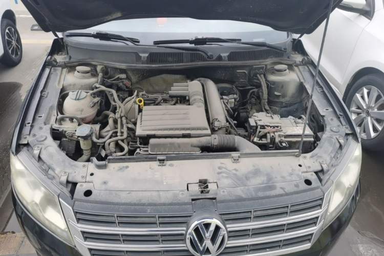 Used Volkswagen Gran Lavida 2013 1.4 TSI Automatic Luxury Model Engine Bay