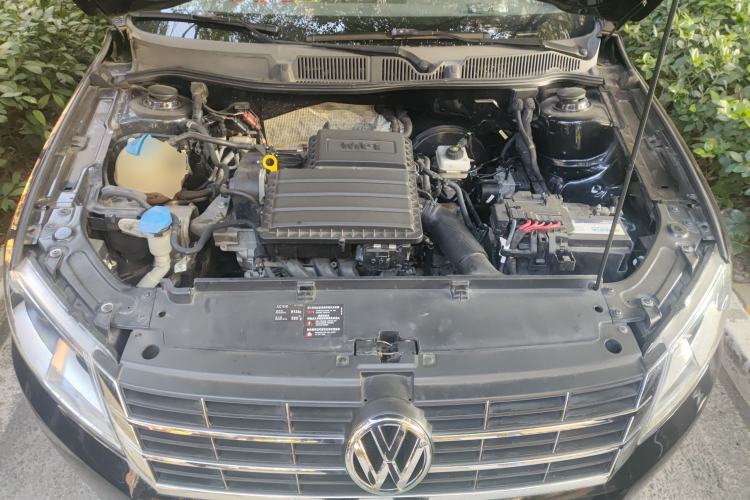 Used Volkswagen Gran Lavida 2013 1.6L Automatic Comfort Model Engine Bay