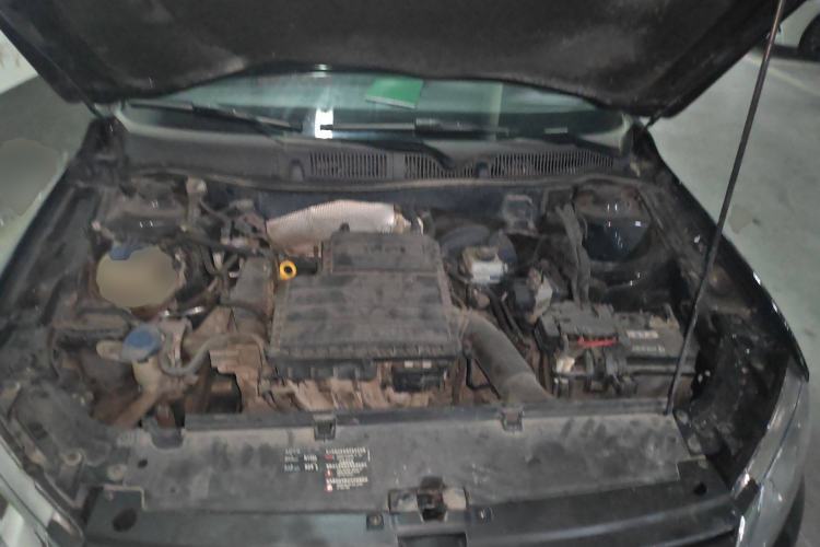 Used Volkswagen Gran Lavida 2013 1.6L Automatic Comfort Model Engine Bay