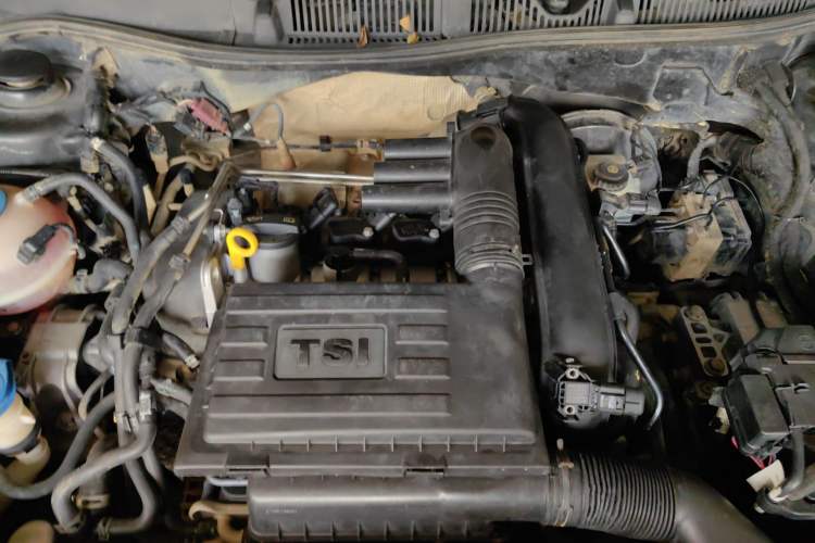 Used Volkswagen Gran Lavida 2013 1.4 TSI Automatic Comfort Model Engine Bay