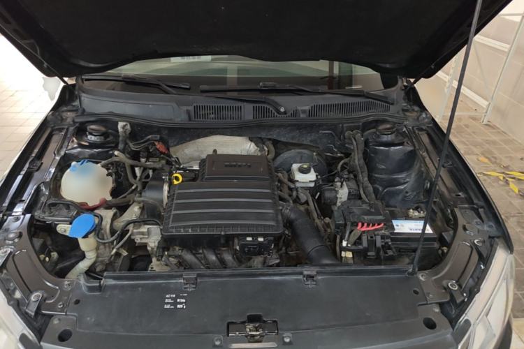 Used Volkswagen Gran Lavida 2013 1.6L Automatic Luxury Model Engine Bay