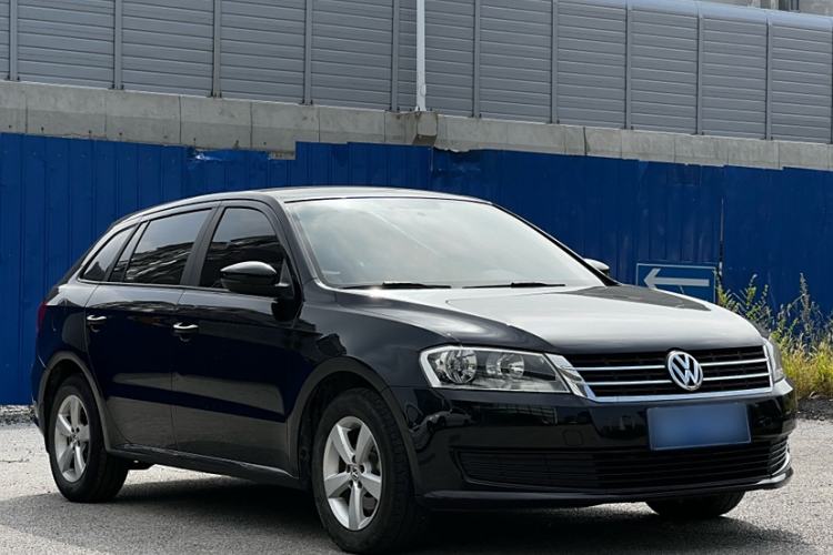 Used Volkswagen Gran Lavida 2013 1.6L Manual Fashion Model Exterior 2