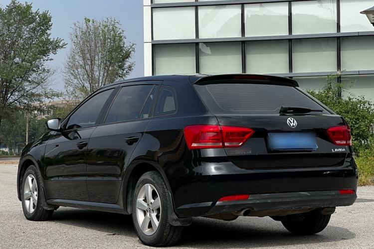 Used Volkswagen Gran Lavida 2013 1.6L Manual Fashion Model Exterior 3