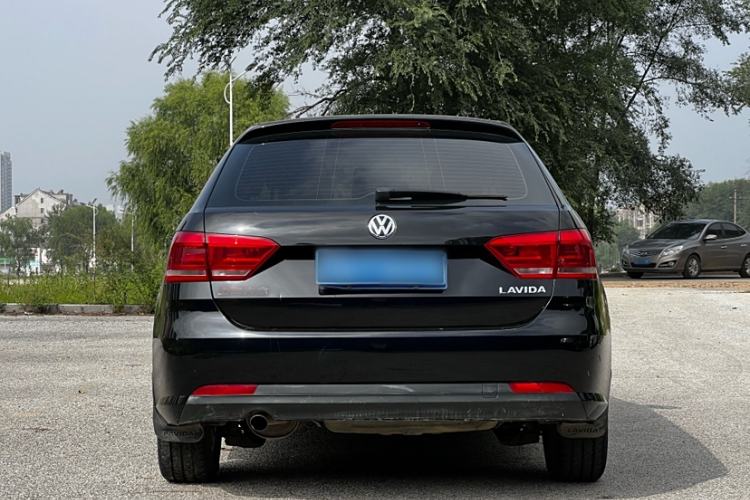 Used Volkswagen Gran Lavida 2013 1.6L Manual Fashion Model Exterior 5
