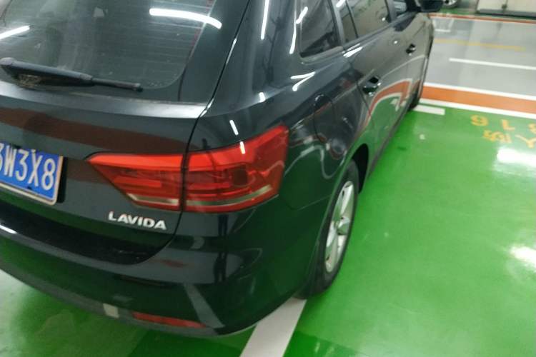 Used Volkswagen Gran Lavida 2013 1.6L Automatic Fashion Model Exterior 6