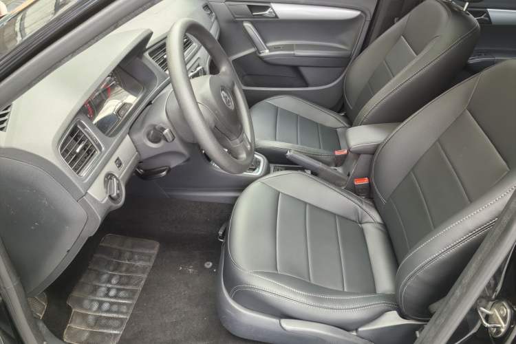 Used Volkswagen Gran Lavida 2013 1.4 TSI Automatic Comfort Model Exterior 7
