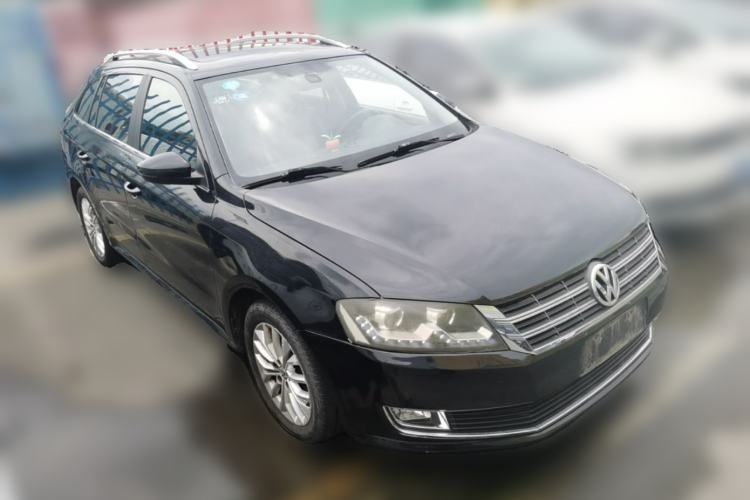Used Volkswagen Gran Lavida 2013 1.4 TSI Automatic Luxury Model Front Right 45 Deg