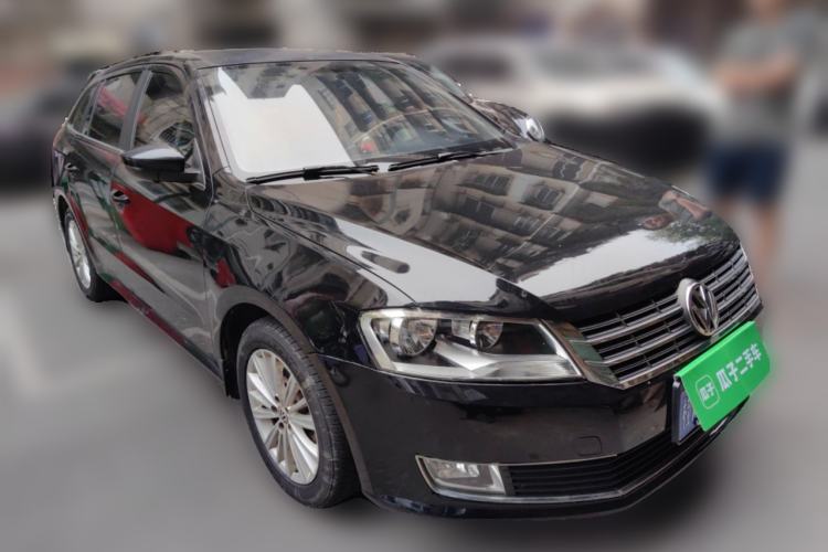 Used Volkswagen Gran Lavida 2013 1.4 TSI Automatic Comfort Model Front Right 45 Deg