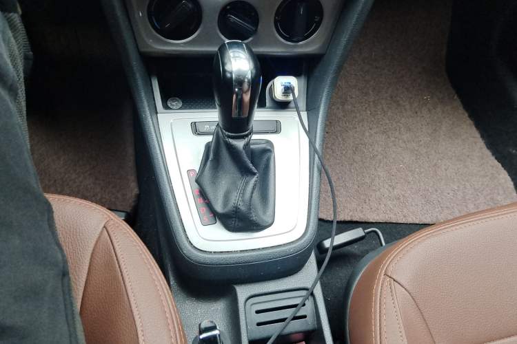 Used Volkswagen Gran Lavida 2013 1.6L Automatic Fashion Model Gear Lever