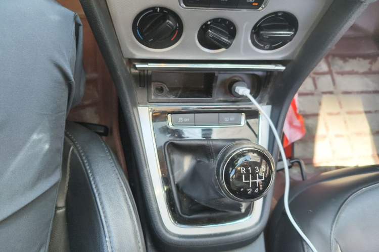 Used Volkswagen Gran Lavida 2013 1.6L Manual Comfort Model Gear Lever