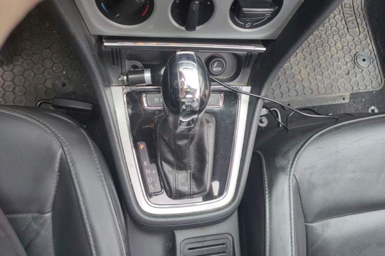 Used Volkswagen Gran Lavida 2013 1.6L Automatic Comfort Model Gear Lever