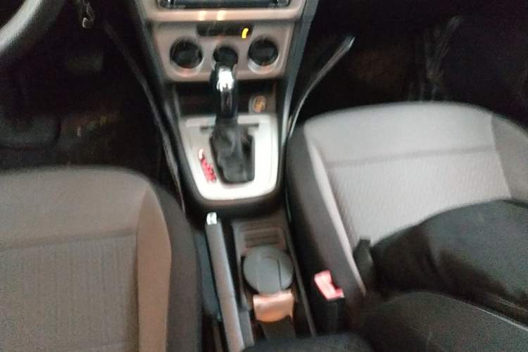 Used Volkswagen Gran Lavida 2013 1.6L Automatic Fashion Model Gear Lever