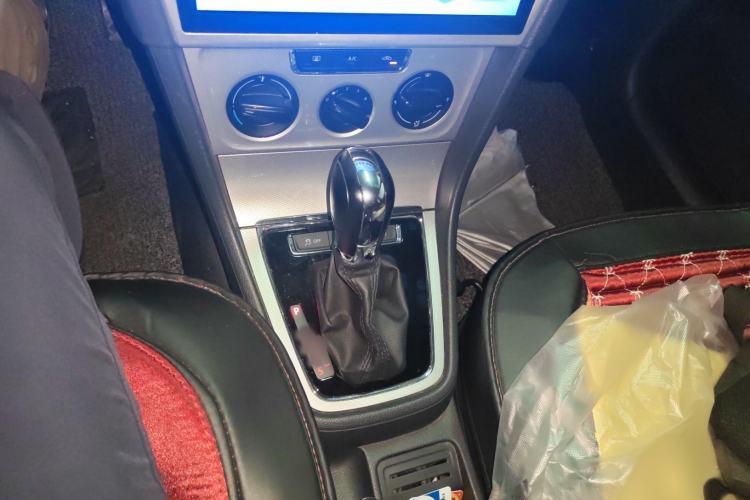 Used Volkswagen Gran Lavida 2013 1.6L Automatic Comfort Model Gear Lever