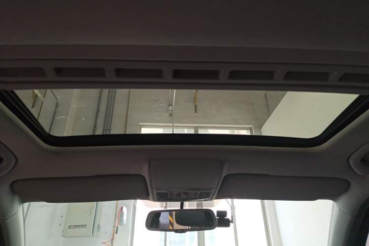 Used Volkswagen Gran Lavida 2013 1.6L Automatic Luxury Model Headliner