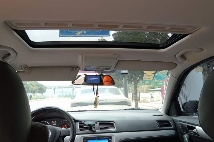Used Volkswagen Gran Lavida 2013 1.4 TSI Automatic Comfort Model Headliner