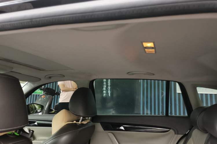 Used Volkswagen Gran Lavida 2013 1.6L Manual Comfort Model Headliner