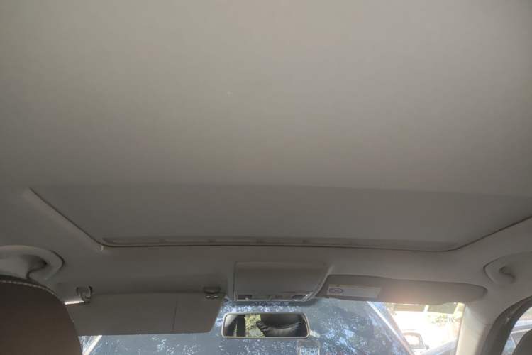 Used Volkswagen Gran Lavida 2013 1.6L Automatic Comfort Model Headliner