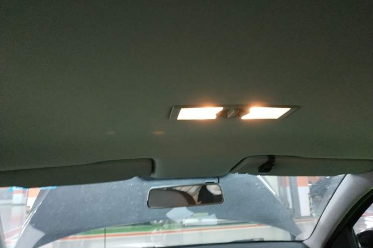 Used Volkswagen Gran Lavida 2013 1.6L Automatic Fashion Model Headliner