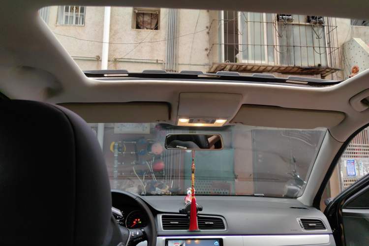 Used Volkswagen Gran Lavida 2013 1.4 TSI Automatic Comfort Model Headliner