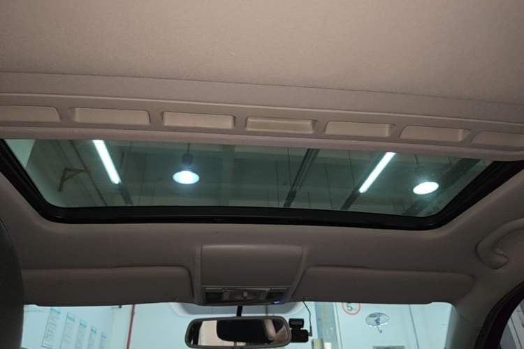 Used Volkswagen Gran Lavida 2013 1.6L Automatic Luxury Model Headliner