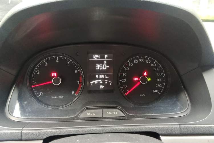 Used Volkswagen Gran Lavida 2013 1.6L Automatic Fashion Model Instrument Cluster