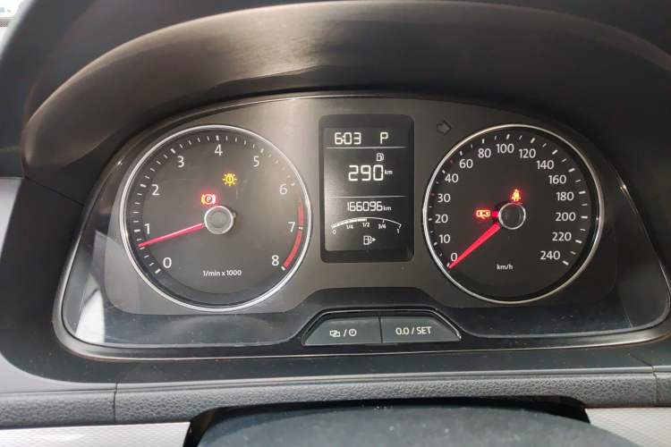 Used Volkswagen Gran Lavida 2013 1.4 TSI Automatic Comfort Model Instrument Cluster