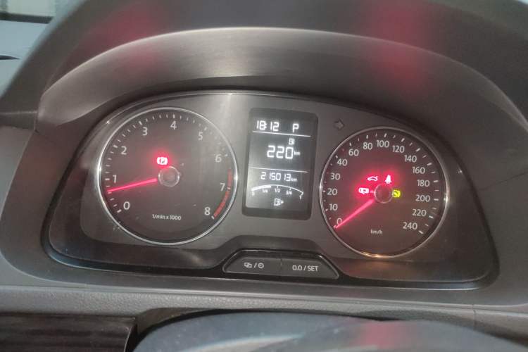 Used Volkswagen Gran Lavida 2013 1.4 TSI Automatic Comfort Model Instrument Cluster