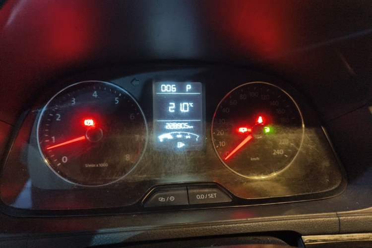 Used Volkswagen Gran Lavida 2013 1.4 TSI Automatic Luxury Model Instrument Cluster