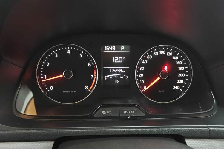 Used Volkswagen Gran Lavida 2013 1.4 TSI Automatic Comfort Model Instrument Cluster