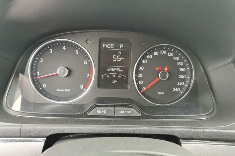 Used Volkswagen Gran Lavida 2013 1.4 TSI Automatic Luxury Model Instrument Cluster