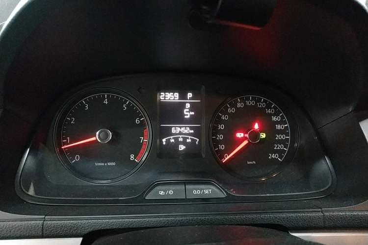 Used Volkswagen Gran Lavida 2013 1.6L Automatic Fashion Model Instrument Cluster