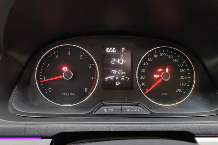 Used Volkswagen Gran Lavida 2013 1.4 TSI Automatic Comfort Model Instrument Cluster