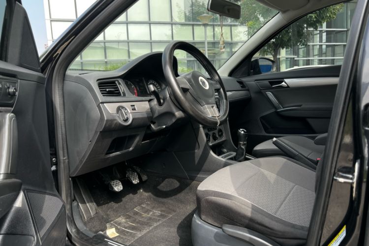 Used Volkswagen Gran Lavida 2013 1.6L Manual Fashion Model Interior 2