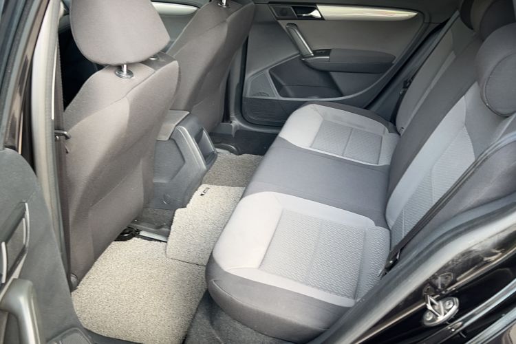 Used Volkswagen Gran Lavida 2013 1.6L Automatic Fashion Model Interior 2